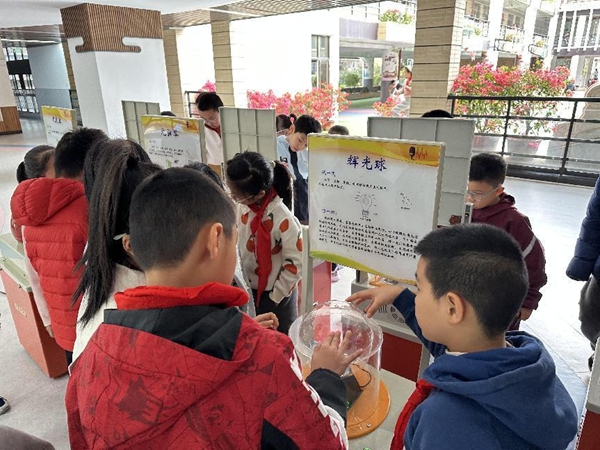 福州科技館科普大篷車走進鼓樓第二中心小學(xué)