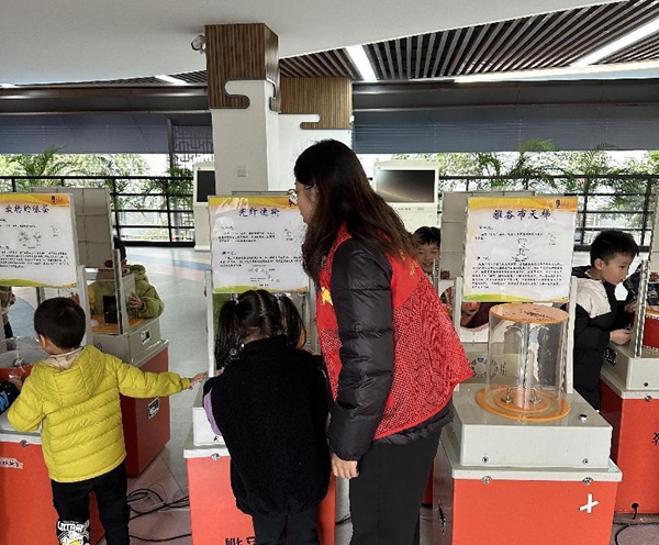 福州科技館科普大篷車走進鼓樓第二中心小學(xué)
