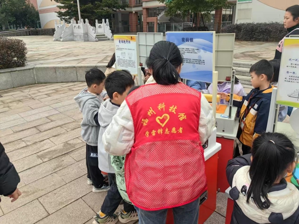 科普大篷車走進高新區(qū)實驗小學