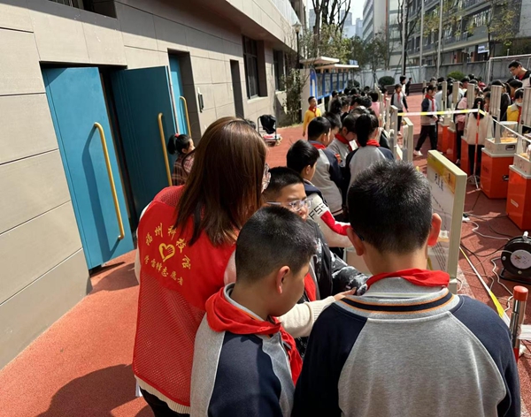 福州科技館科普大篷車走進(jìn)閩江師范高等?？茖W(xué)校附屬實(shí)驗(yàn)小學(xué)