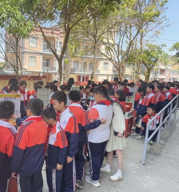 探索科學(xué)奇妙，助力青少年科創(chuàng)——福州科技館科普大篷車走進(jìn)福清市東瀚蓮峰小學(xué)