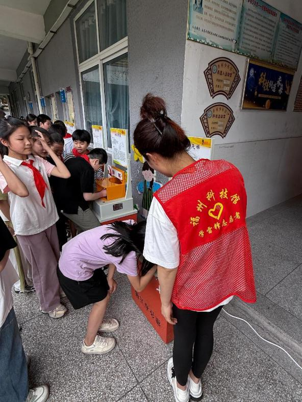 車輪不息，探索不止！福州科技館科普大篷車走進(jìn)福州市金山實驗小學(xué)