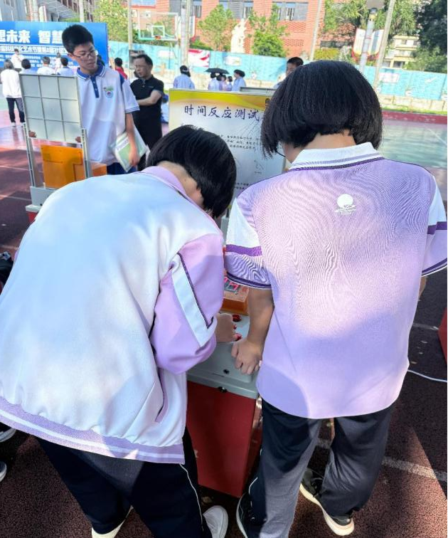 “創(chuàng)想未來 智慧青春”——福州科技館科普大篷車走進(jìn)福清華僑中學(xué)