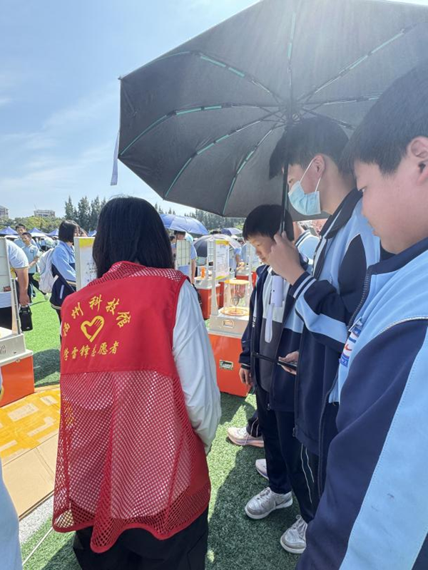 “科技大篷車(chē)進(jìn)校園，科藝雙馨潤(rùn)童心”——福州科技館科普大篷車(chē)走進(jìn)福清德旺中學(xué)