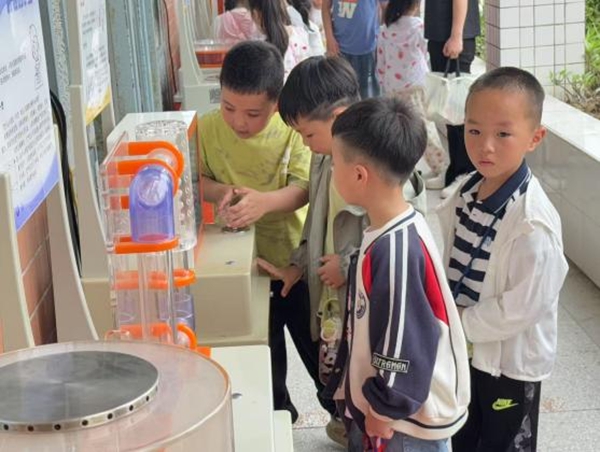 “探秘科學(xué)海洋，點(diǎn)亮岐小夢(mèng)想”——連江縣黃岐中心小學(xué)迎來奇妙科普之旅