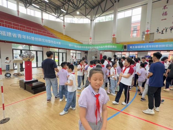 “智啟少年，科耀榕城”——福州科技館相約福州一中共探科學(xué)秘境