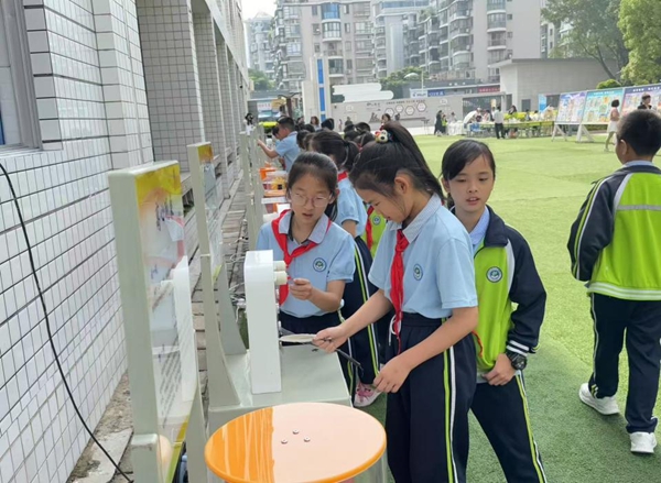 “少年逐光，探秘?zé)o限”——臺江第二實驗小學(xué)相約福州科技館共探科學(xué)秘境