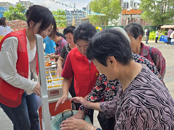 “科普零距離，歡樂滿宏山”——福州科技館科普車走進鼓山鎮(zhèn)宏山社區(qū)