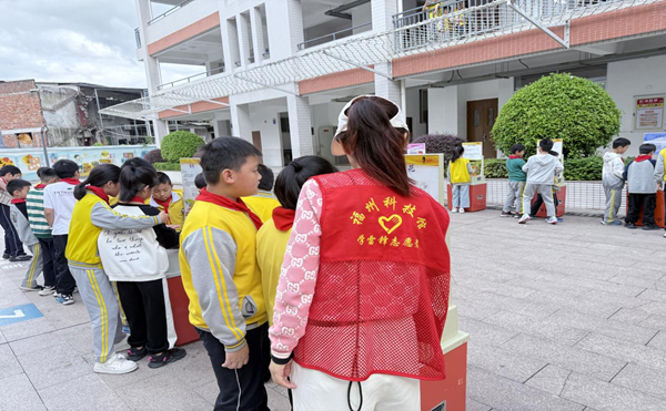 科技螢火映校園 ——科普大篷車點(diǎn)亮永泰學(xué)子科學(xué)夢 科技螢火映校園 ——科普大篷車點(diǎn)亮永泰學(xué)子科學(xué)夢