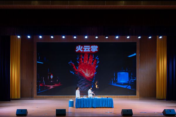 福州科技館科普大篷車開進(jìn)平潭師大附中——全國科普月主場活動啟動，點(diǎn)燃校園科學(xué)熱情