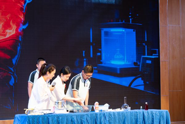 福州科技館科普大篷車開進(jìn)平潭師大附中——全國科普月主場活動啟動，點(diǎn)燃校園科學(xué)熱情