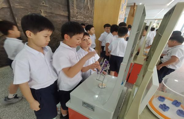 “趣”享科普秀，點(diǎn)亮科學(xué)夢(mèng)——福清濱江小學(xué)開展科普月系列活動(dòng)