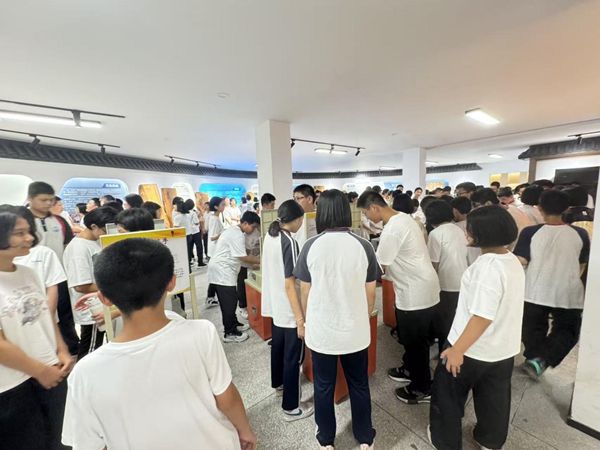 “車”載科學(xué)趣，濱江學(xué)子遇新知——福清濱江中學(xué)科普車活動(dòng)