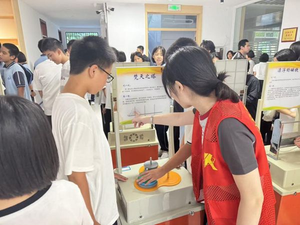 “車”載科學(xué)趣，濱江學(xué)子遇新知——福清濱江中學(xué)科普車活動(dòng)