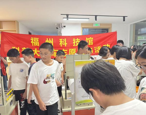 “車”載科學(xué)趣，濱江學(xué)子遇新知——福清濱江中學(xué)科普車活動(dòng)