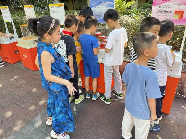 “科學(xué)巴士進(jìn)校園，探索奇妙科學(xué)課”——福建開(kāi)放大學(xué)附屬中學(xué)相約奇妙科學(xué)之旅