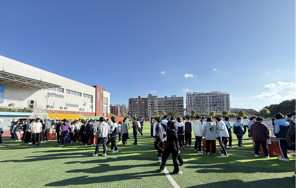 科普大篷車獻(xiàn)禮三十華誕 科技之光點(diǎn)亮融城未來——福州科技館科普進(jìn)校園活動賦能融城中學(xué)30周年校慶