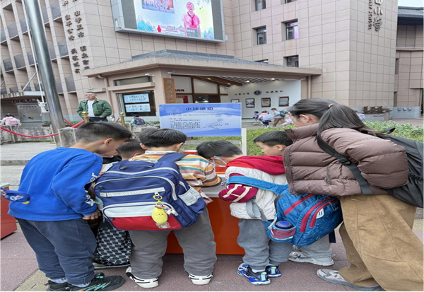 大篷車進(jìn)校園 科普潤童心——福州科技館助力烏山小學(xué)科技節(jié)趣味啟幕 大篷車進(jìn)校園 科普潤童心——福州科技館助力烏山小學(xué)科技節(jié)趣味啟幕