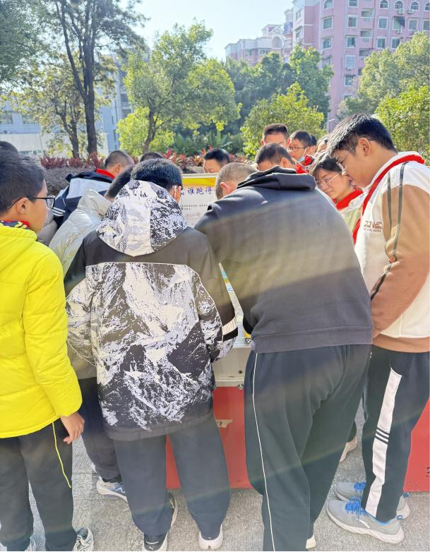 大篷車“駛”入銅盤中學 科技熱潮點燃少年探索心——福州銅盤中學2025年科技節(jié)精彩啟幕