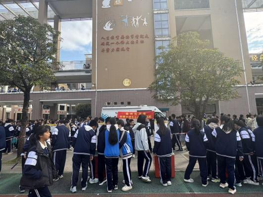 “科創(chuàng)筑夢(mèng)，藝彩紛揚(yáng)”——馬尾區(qū)江濱中學(xué)相約福州科技館共探趣味科學(xué)之約