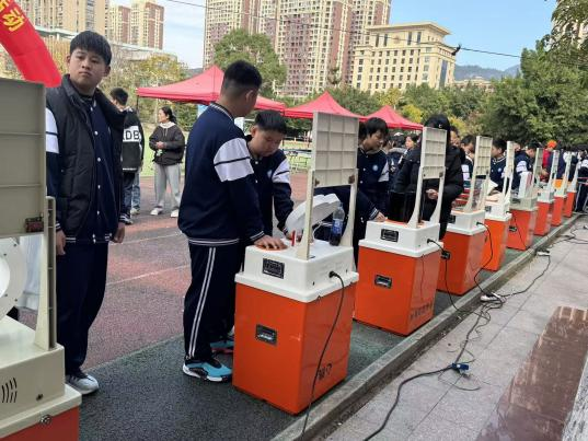 “科創(chuàng)筑夢(mèng)，藝彩紛揚(yáng)”——馬尾區(qū)江濱中學(xué)相約福州科技館共探趣味科學(xué)之約