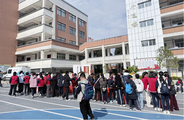 科藝節(jié)添“科”味！福州科技館大篷車與二附中學(xué)子共赴科創(chuàng)之約