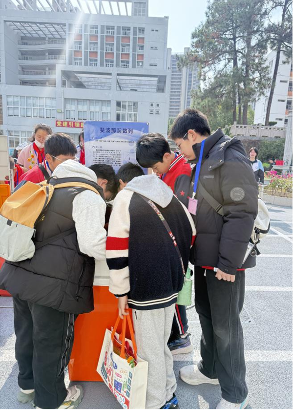 科藝節(jié)添“科”味！福州科技館大篷車與二附中學(xué)子共赴科創(chuàng)之約