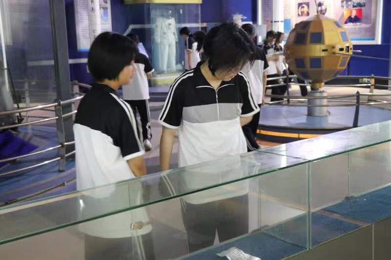 福州科技館航天國(guó)防知識(shí)分館龍翔科普教育基地“揚(yáng)帆起航 逐夢(mèng)九天”航天日主題活動(dòng)