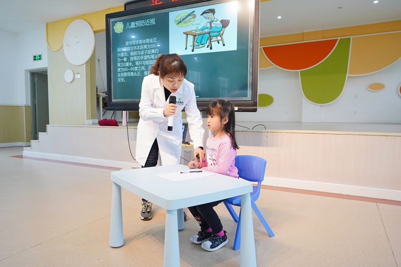 “小小眼科醫(yī)生”進(jìn)校園，打造近視防控科普新形式