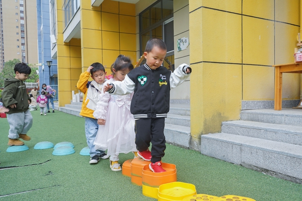 福州科技館眼健康分館開展第二屆倉(cāng)山區(qū)兒童青少年近視防控趣味運(yùn)動(dòng)會(huì)