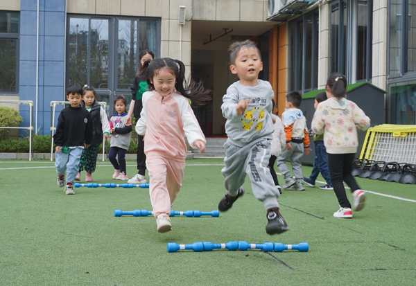 福州科技館眼健康分館開展第二屆倉(cāng)山區(qū)兒童青少年近視防控趣味運(yùn)動(dòng)會(huì)