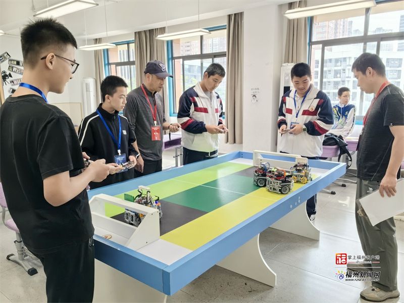 第二十屆福州市青少年機(jī)器人競賽圓滿落幕——線上線下雙軌聯(lián)動 近3500名青少年點(diǎn)燃科創(chuàng)熱情 第二十屆福州市青少年機(jī)器人競賽圓滿落幕——線上線下雙軌聯(lián)動 近3500名青少年點(diǎn)燃科創(chuàng)熱情