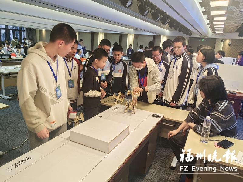 “未來太空車”不到40克 福州中學(xué)生作品科技感滿滿