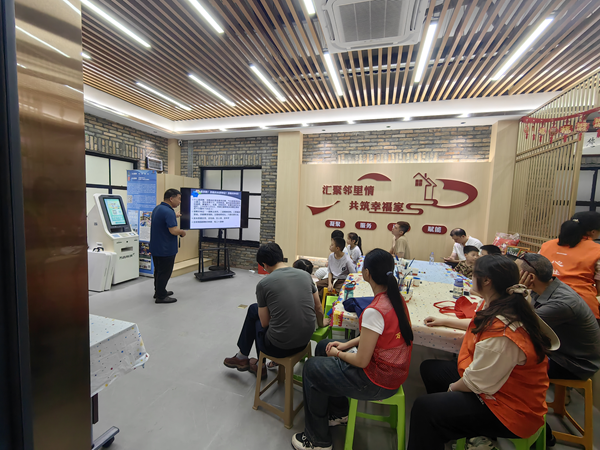 福州市反邪教協(xié)會開展“崇尚科學 遠離邪教”社區(qū)宣傳活動