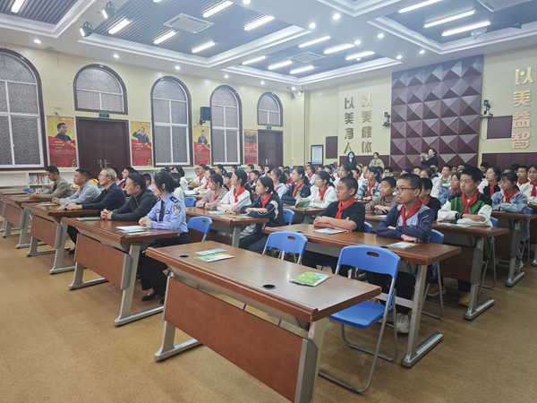 福州市反邪教協(xié)會(huì)聯(lián)合多部門開展“崇尚科學(xué) 反對(duì)邪教”校園主題活動(dòng)