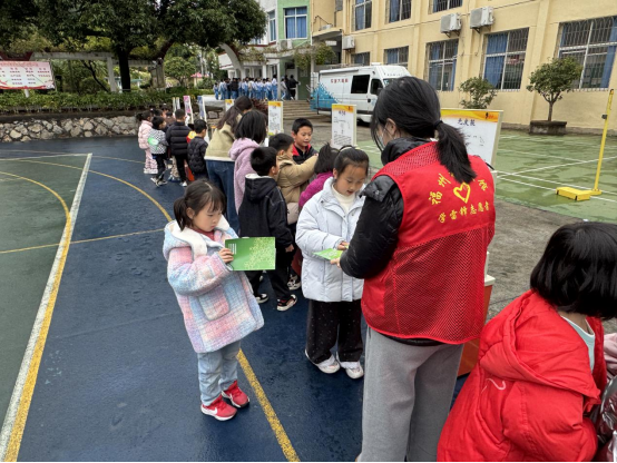 為成長護航:福州在華南實驗小學 開設(shè)反邪教“安全課堂” 為成長護航:福州在華南實驗小學 開設(shè)反邪教“安全課堂”