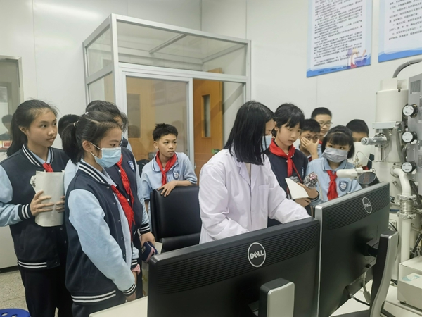 國科大福建學(xué)院附中到中國科學(xué)院海西研究院開展黨團(tuán)隊(duì)一體化活動(dòng)