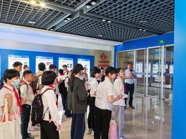 國科大福建學(xué)院附中到中國科學(xué)院海西研究院開展黨團(tuán)隊(duì)一體化活動(dòng)