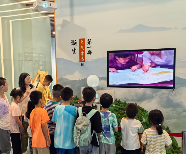 “走進氣象臺 探索風(fēng)雨真相”閩都科普研學(xué)行圓滿收官