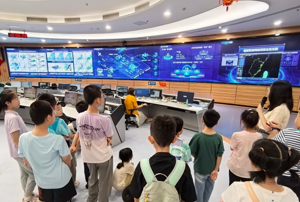 “走進氣象臺 探索風(fēng)雨真相”閩都科普研學(xué)行圓滿收官