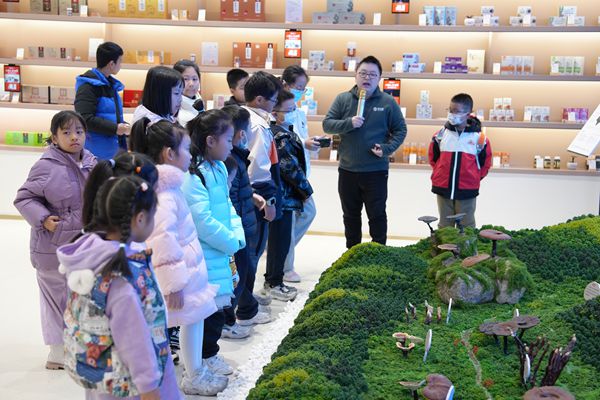 靈芝閩都研學(xué)行:探秘「仙草」背后的科學(xué)密碼 靈芝閩都研學(xué)行:探秘「仙草」背后的科學(xué)密碼