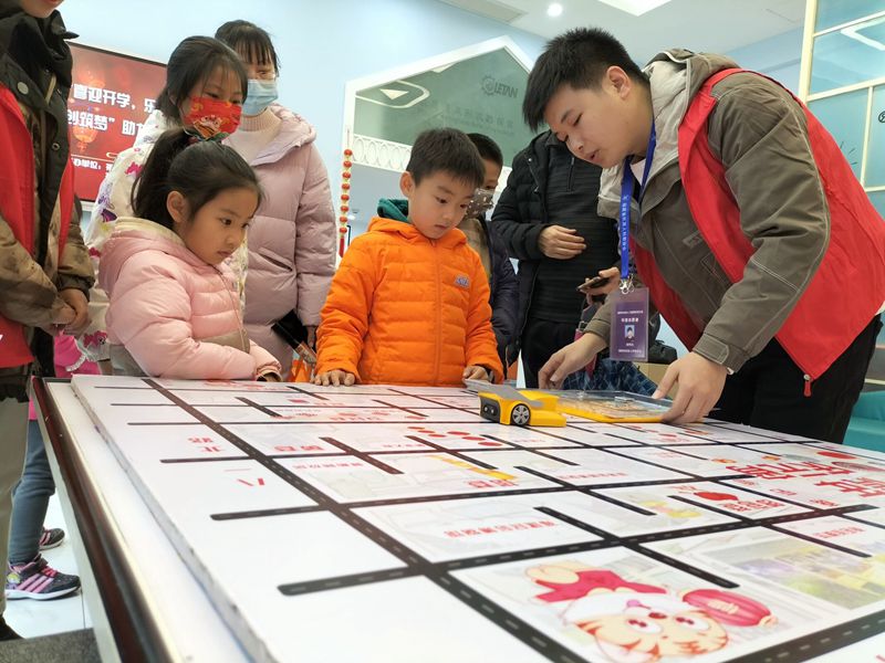 “喜迎開學(xué)，樂學(xué)編程” ——“科創(chuàng)筑夢(mèng)”助力“雙減”科普活動(dòng)