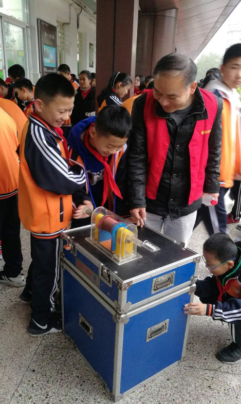 科普進校園——福州科技館送科普進銅盤中學(xué)