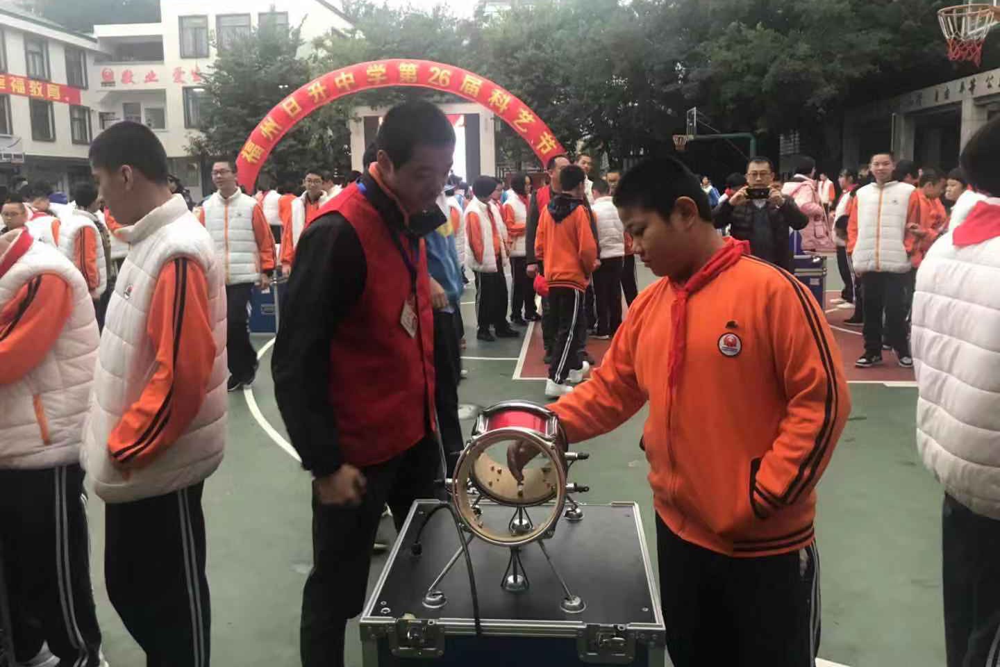“科普進(jìn)校園— —福州科技館送科普進(jìn)日升中學(xué)、屏東中學(xué)和屏北分校”