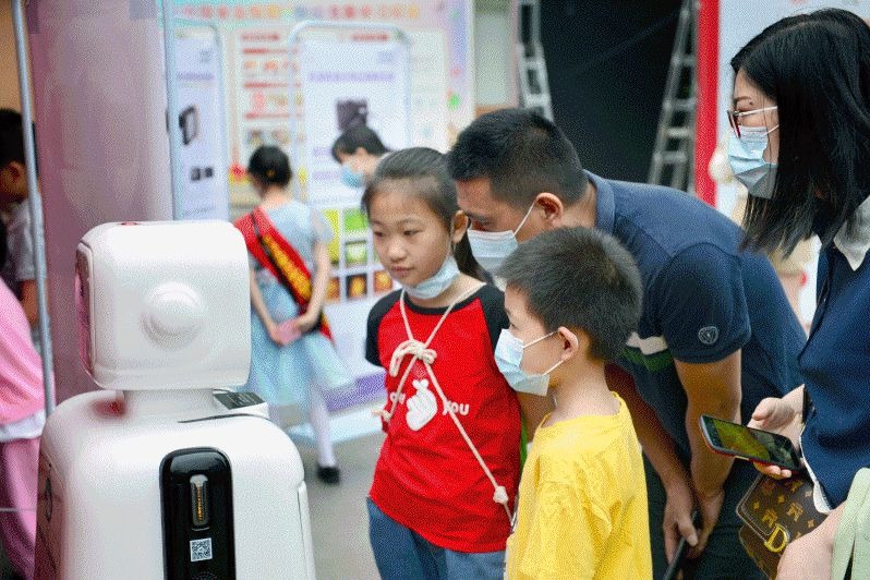 2021年福州市科技活動周開幕，眼健康科普體驗(yàn)吸引百人圍觀