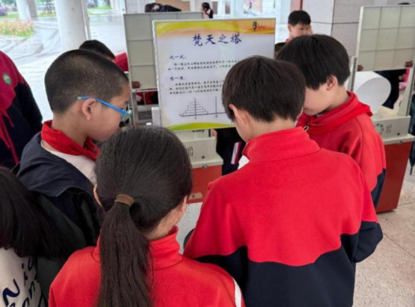 第十個(gè)“中國航天日”福州科技館科普大篷車走進(jìn)福州高新區(qū)旗山中心小學(xué)