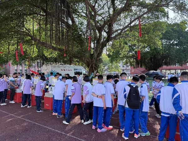 “創(chuàng)想未來 智慧青春”——福州科技館科普大篷車走進(jìn)福清華僑中學(xué)