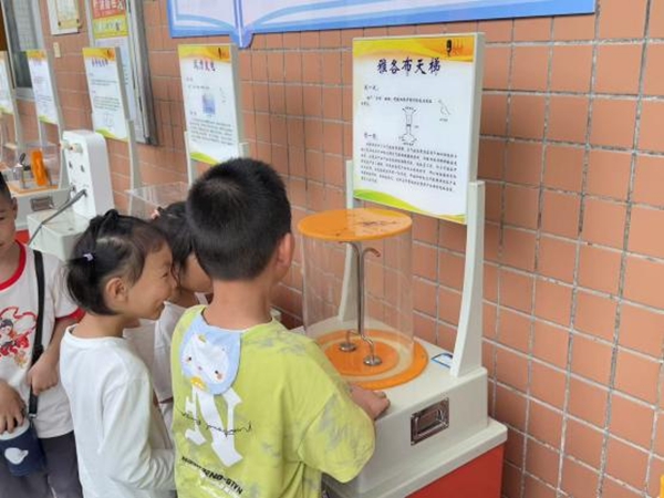“探秘科學(xué)海洋，點(diǎn)亮岐小夢(mèng)想”——連江縣黃岐中心小學(xué)迎來奇妙科普之旅