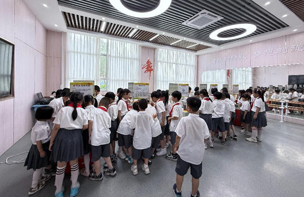 “創(chuàng)未來，最福清”——福州科技館科普大篷車駛?cè)敫＝夹g(shù)師范學(xué)院附屬小學(xué)