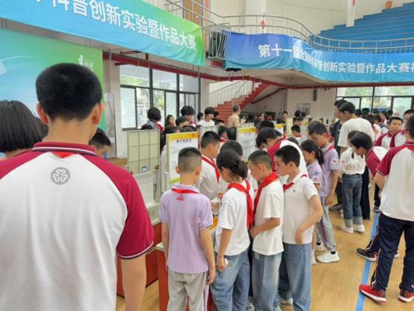 “智啟少年，科耀榕城”——福州科技館相約福州一中共探科學(xué)秘境